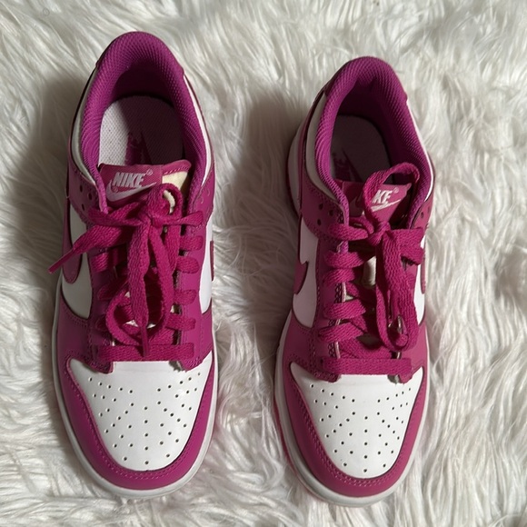 Nike Dunk Low GS Sneakers Girls, Fuchsia Pink Size 4Y - Picture 3 of 7
